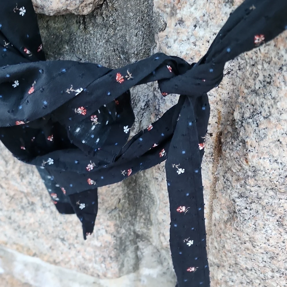 Madewell Spring Pintuck Black Floral Tie-Front Crop Top Medium